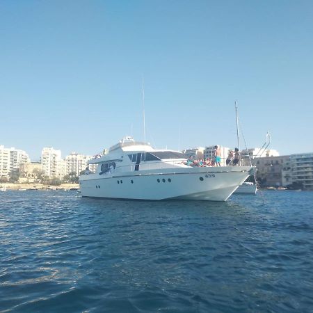 Sea Baroniv "Bedsonboat" Hotel Биргу Екстериор снимка