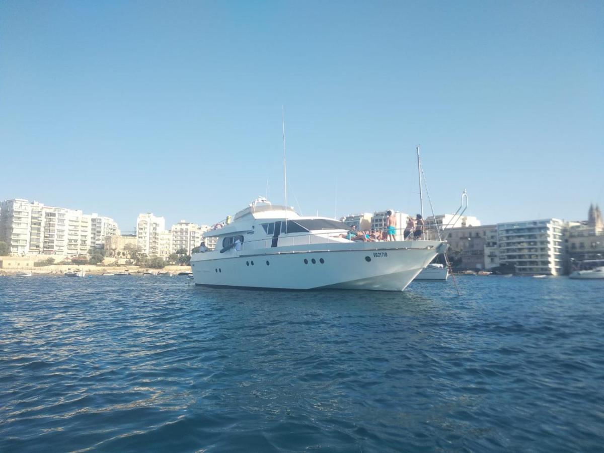 Sea Baroniv "Bedsonboat" Hotel Биргу Екстериор снимка