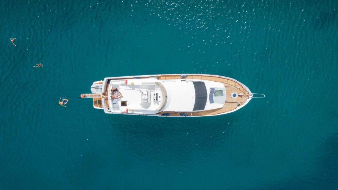 Sea Baroniv "Bedsonboat" Hotel Биргу Екстериор снимка