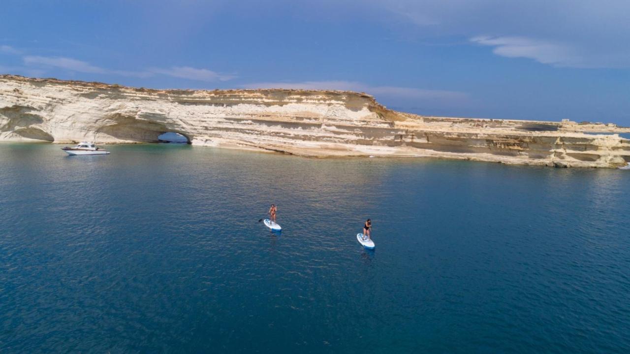 Sea Baroniv "Bedsonboat" Hotel Биргу Екстериор снимка
