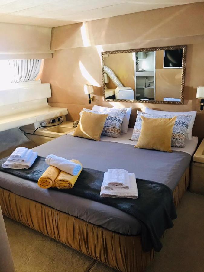Sea Baroniv "Bedsonboat" Hotel Биргу Екстериор снимка