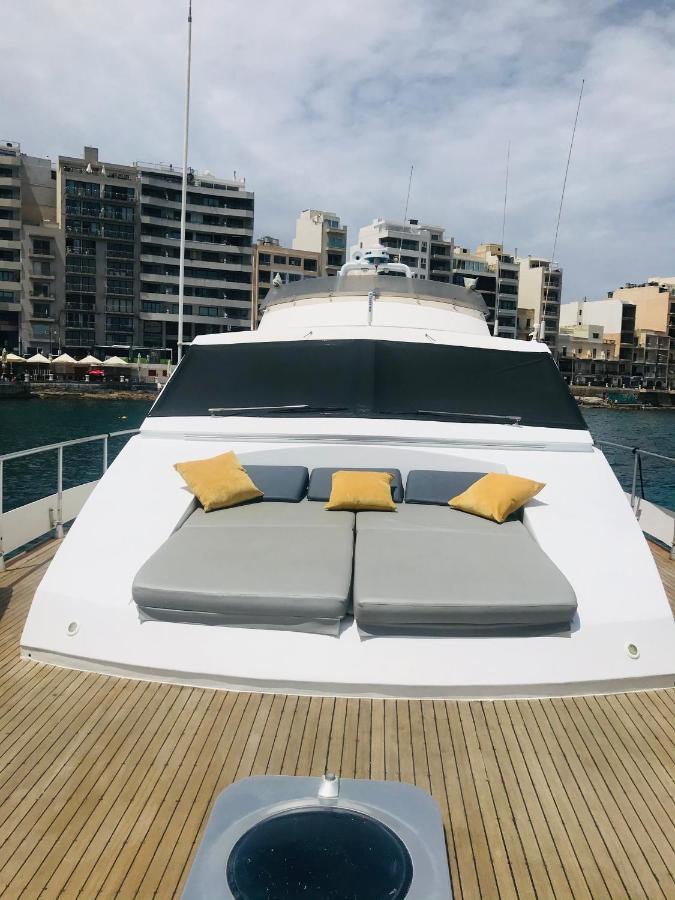 Sea Baroniv "Bedsonboat" Hotel Биргу Екстериор снимка