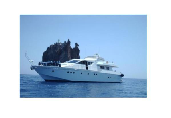 Sea Baroniv "Bedsonboat" Hotel Биргу Екстериор снимка