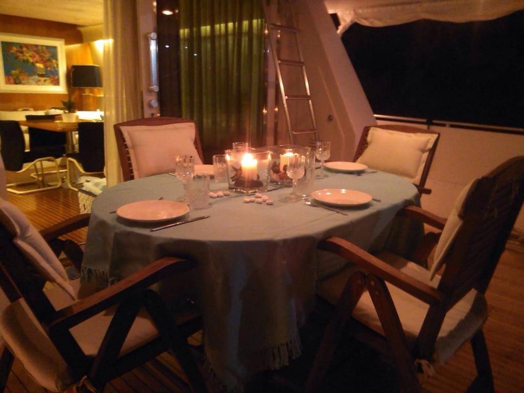 Sea Baroniv "Bedsonboat" Hotel Биргу Екстериор снимка