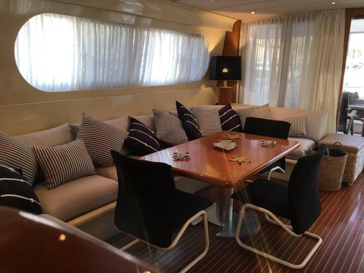 Sea Baroniv "Bedsonboat" Hotel Биргу Екстериор снимка